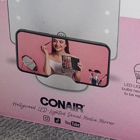 Conair Reflections Hollywood Led- Lighted Mirror - Picture 3 of 5